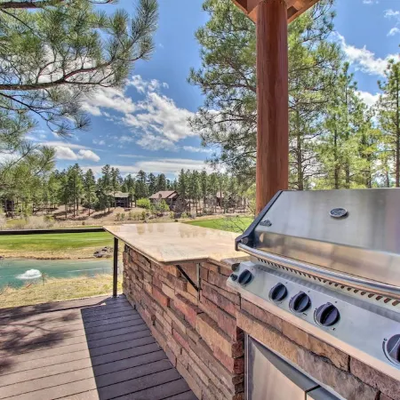 Luxe Show Low Cabin Golf Course and Lake Views