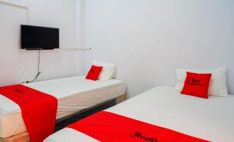 RedDoorz Plus at Hawai Inn Near Mall of Panakukang