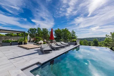 A Prestigious Villa with 2 Swimming Pools and 1 Spa in the South of France Hotels in 