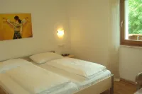 Beautiful Residence Klementhof with Garden and a Seasonal Outdoor Pool - balcony