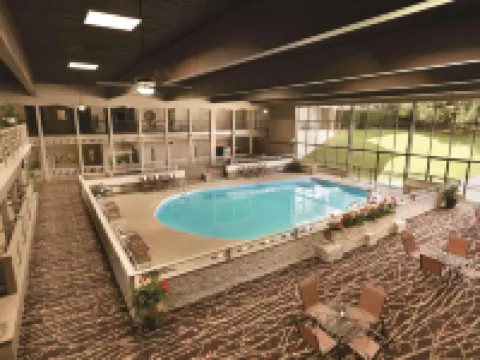 Radisson Hotel Louisville North Hotels in Clark County