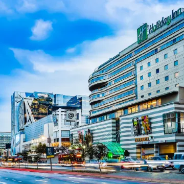 Holiday Inn JOHANNESBURG - ROSEBANK by IHG Отели рядом с достопримечательностью «Radiopark Building»