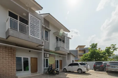 RedDoorz @ Jalan Demang Lebar Raya Palembang Отели в г. Demang Lebar Daun