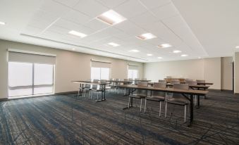 Holiday Inn Express & Suites Springdale - Fayetteville Area