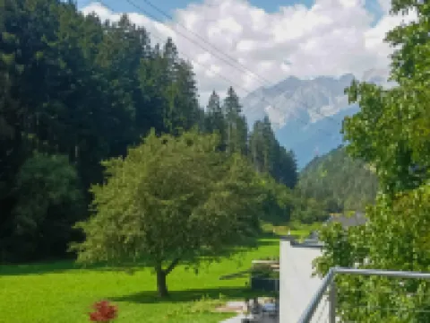 Apart Hof Achenrainer Hoteles en Fließ