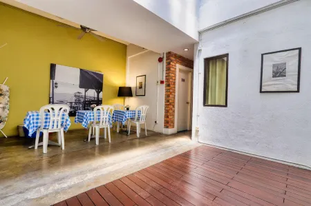 Bata Merah Boutique Hotel Отели рядом с достопримечательностью «Kampung Endah Homestay»