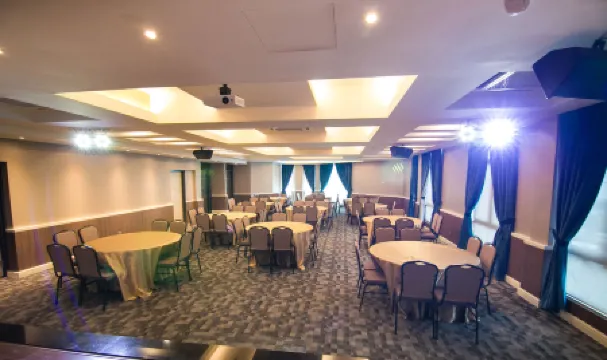 Indra Hotel - Boutique Suites Отели рядом с достопримечательностью «Elightened Heart Buddhist»