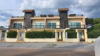 W Sea Beach Rayong Hotell i Klaeng