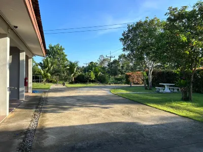 Baan Mae Resort, Tha Chana, Surat Thani Hotels in der Nähe von Maejo University at Chumphon