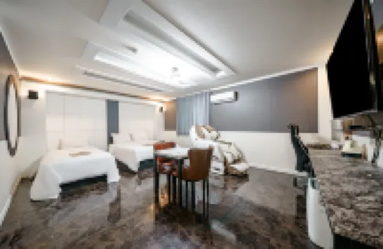 Gunsan Hotel G7