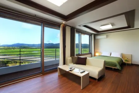 Gyeongju Bomunnamchon Pension Отели рядом с достопримечательностью «Gyeongju World Entertainment Park»