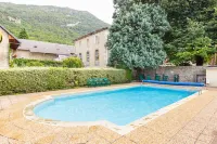 Château des Comtes de Challes Hotels in Challes-les-Eaux