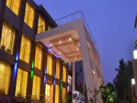 Club Emerald Hotels near Lokmanya Tilak Station