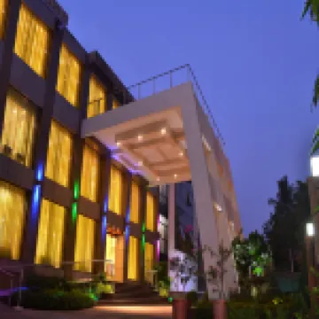 Club Emerald Hotels near BARC