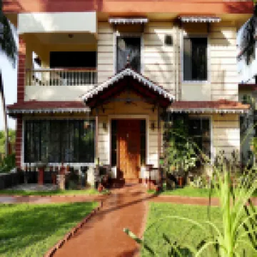 Shanu's Seaside Inn - A Family-Run Guesthouse Just 100 Metres from Candolim Beach