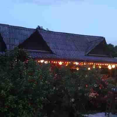 The Royal Bamboo Lodges Hotel Exterior