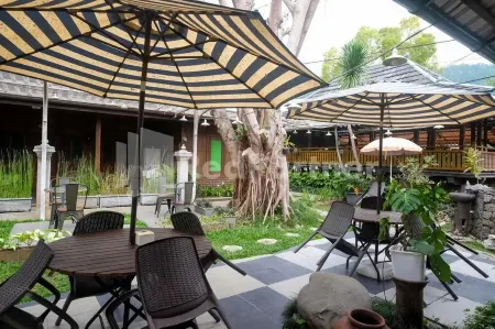 Javenir Hotel Tawangmangu Mitra RedDoorz Отели рядом с достопримечательностью «Lapangan Bukit Mongkrang»