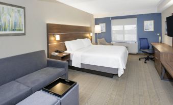 Holiday Inn Express & Suites Long Island-East End