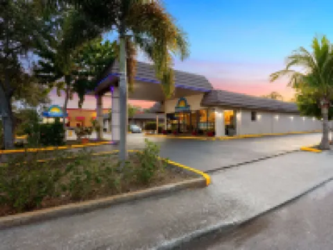 Days Inn by Wyndham St. Petersburg Central Hotels near Historic Kenwood
