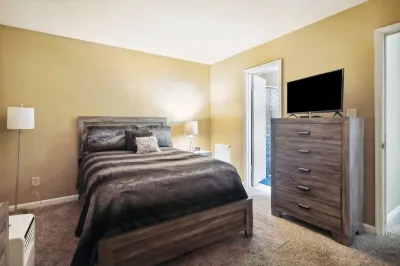 Condo Retreat · Condo Retreat, A Place to Relax! Hotel in zona Ditto Landing