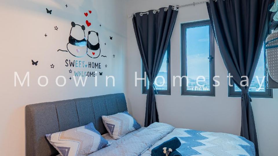 Comfy Studio Room by Moowin