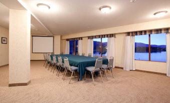Holiday Inn & Suites Osoyoos