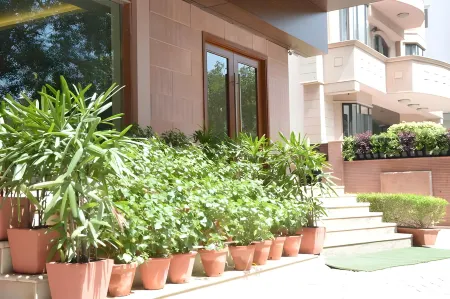 Connaught Royale Delhi Отели рядом с достопримечательностью «Сапрем Корт оф Индия»