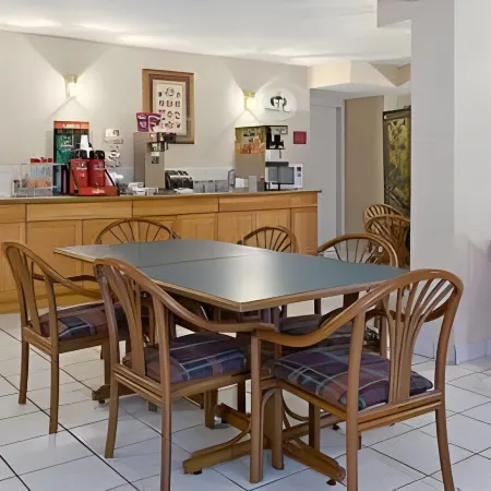 Super 8 by Wyndham Oxford