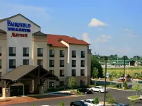 Fairfield Inn & Suites Sevierville Kodak Hotels near Great Smokies Flea Market
