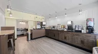 SureStay Hotel by Best Western Virginia Beach Royal Clipper - 朝食