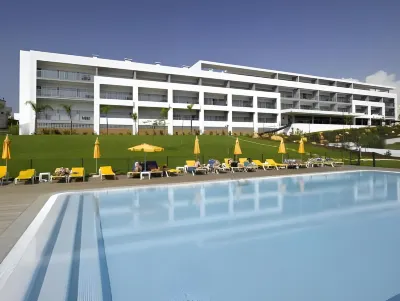 Pelican Alvor Hotels in Мешильоейра-Гранде