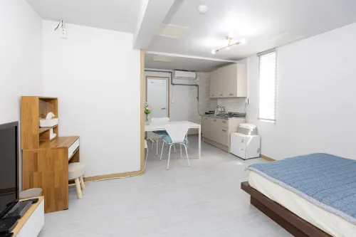 Gunsan Dashwim Guesthouse - Pensions