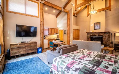 Castle Mountain Lodge
