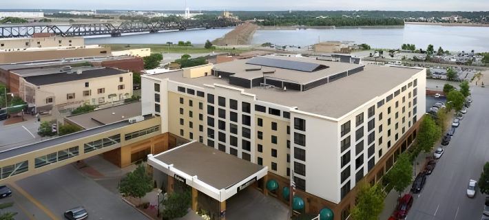 DoubleTree by Hilton Davenport Hotels in Scott County