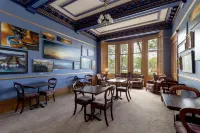 The Alamo Guest House