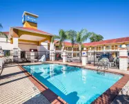 Rodeway Inn & Suites