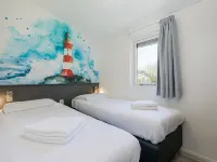 Restyled Chalet with Dishwasher, Near the Sea, on Texel