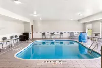 Spark by Hilton Springfield Southwest - Pools