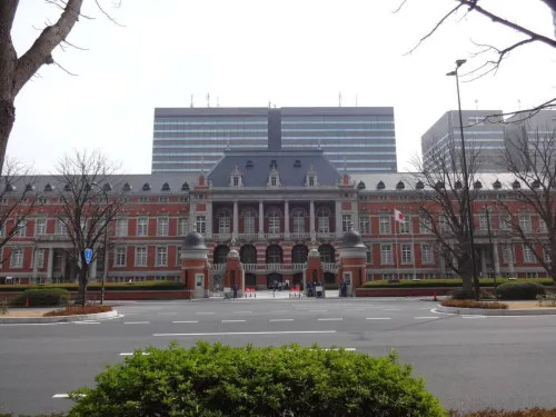 black and white Hotels in Hino