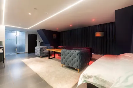 Copper the Stay Here Отели в г. Кури