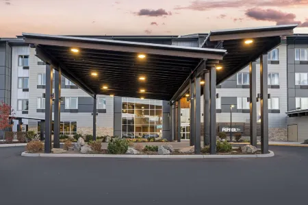 Hotel Peppertree Bend, BW Premier Collection Отели рядом с достопримечательностью «Государственный университет Орегон в Каскейдс»