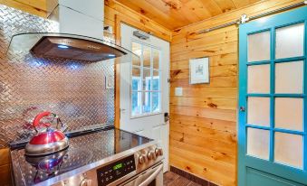 Cozy Upstate New York Getaway w/ Fire Pit!