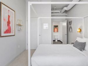 Cozysuites Modern 2BR Downtown Pittsburgh