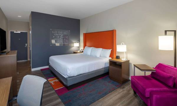La Quinta Inn & Suites by Wyndham Greensboro Arpt High Point