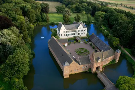Burg Heimerzheim Отели рядом с достопримечательностью «Swister Tower»
