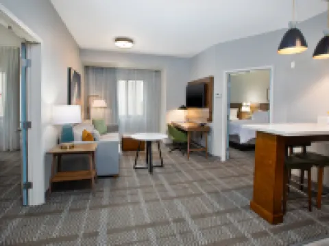 Staybridge Suites AMES by IHG โรงแรมในเอมส์
