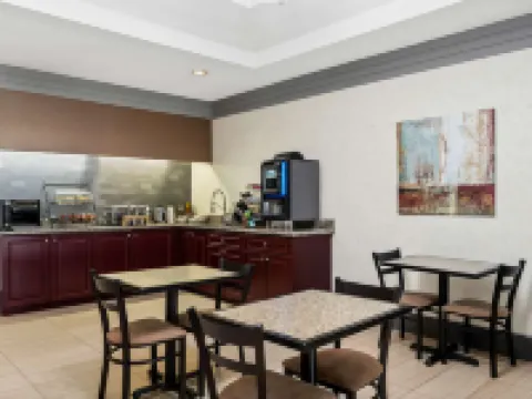 Best Western Swan Castle Inn Hotels in Cochrane District