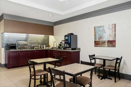 Best Western Swan Castle Inn Отели в г. Кокран