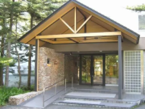 風木立の川辺 紫明館