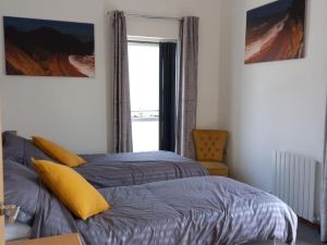 Remarkable Seaside Apartment - Sleeps 4